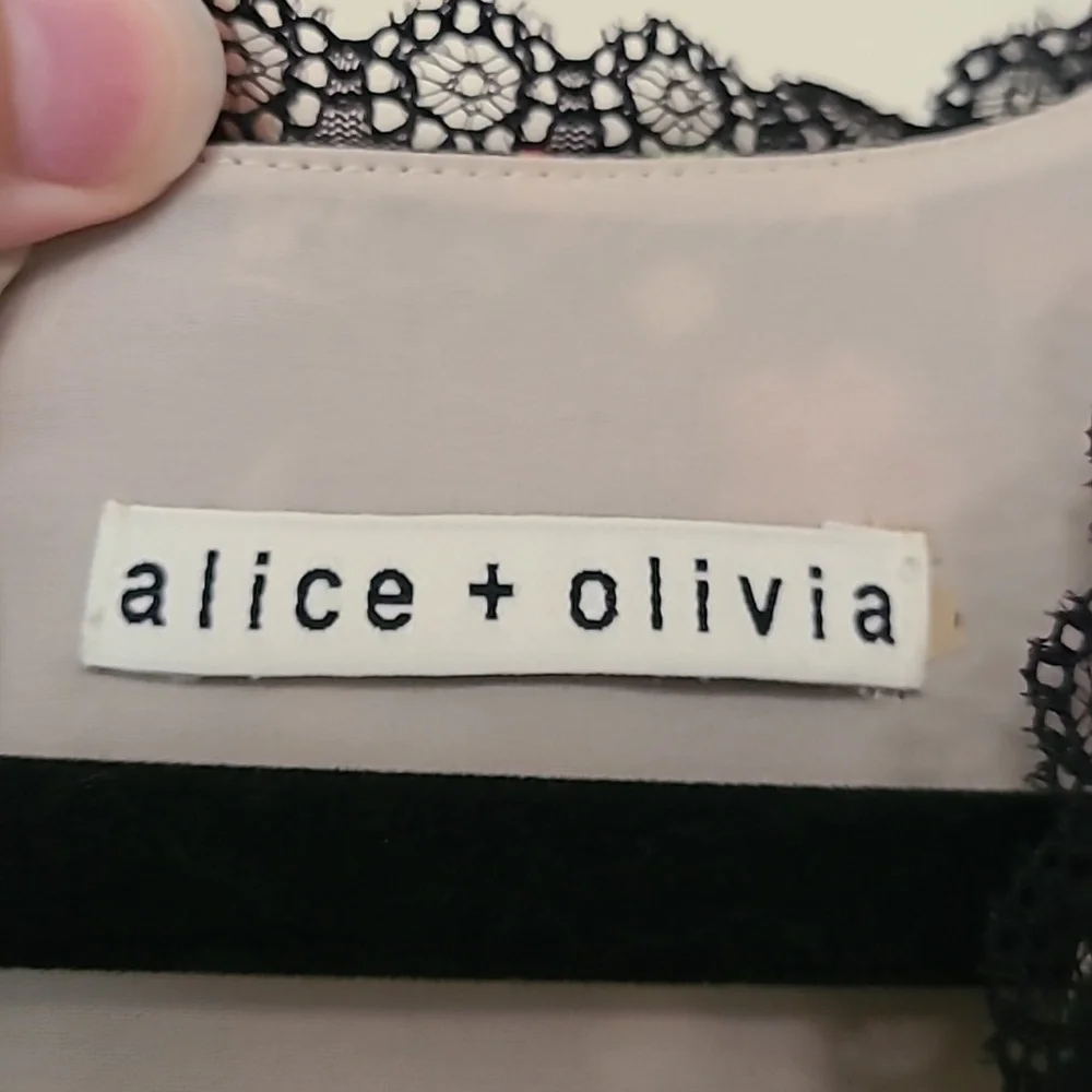 Alice + Olivia Floral Dress - Picture 3 of 4